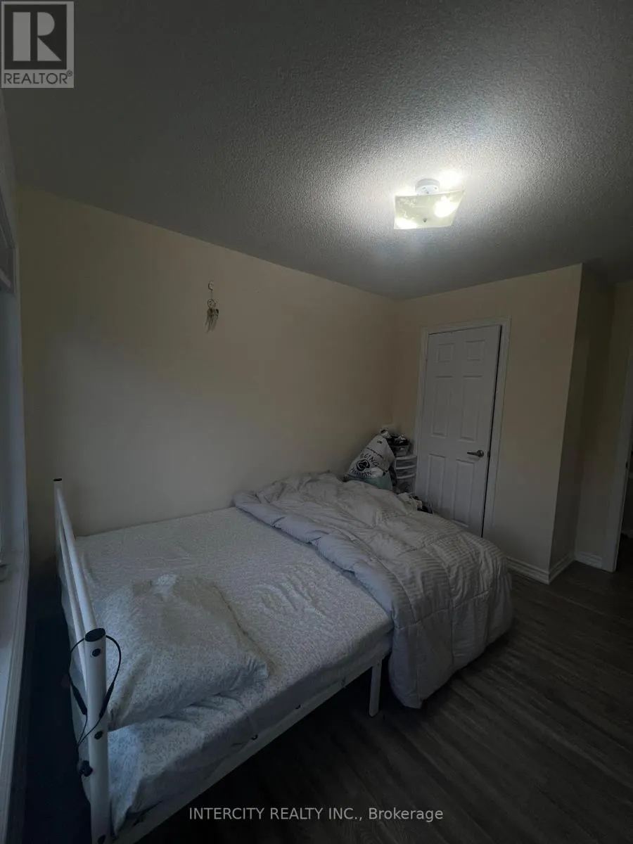 100 - 200 VETERANS DRIVE E