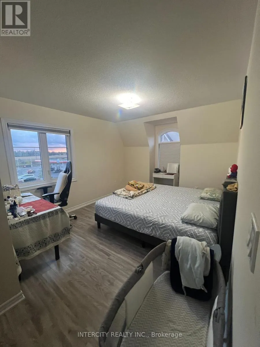 100 - 200 VETERANS DRIVE E
