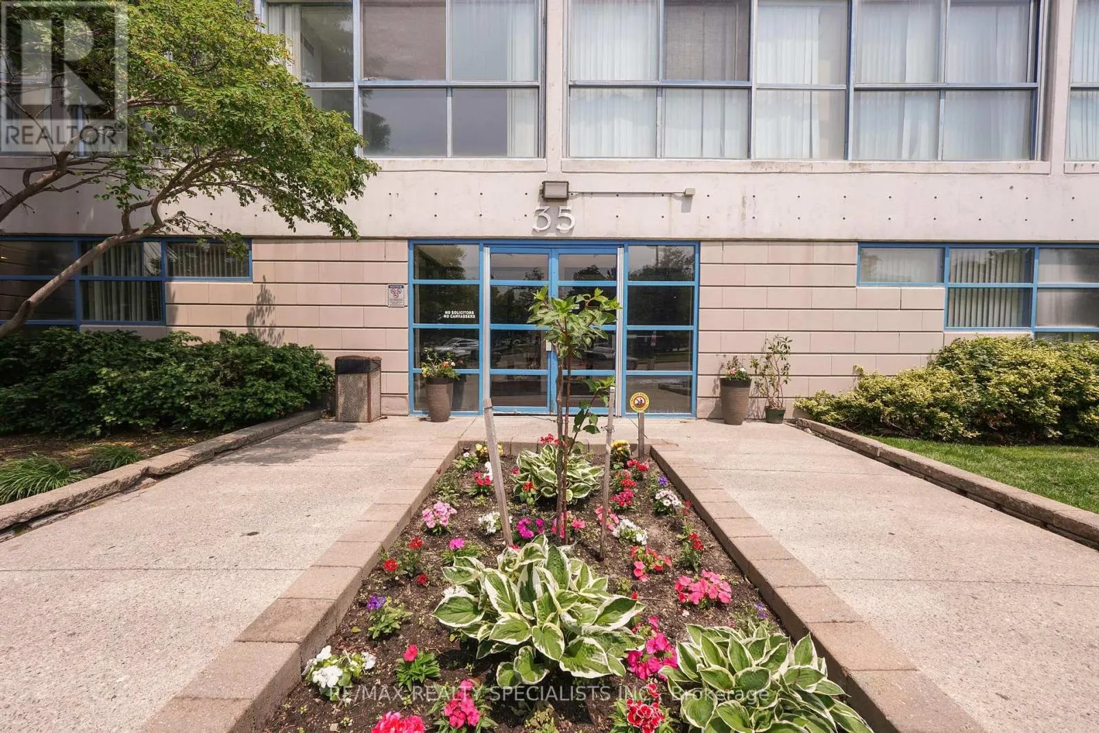 113 - 35 TRAILWOOD DRIVE