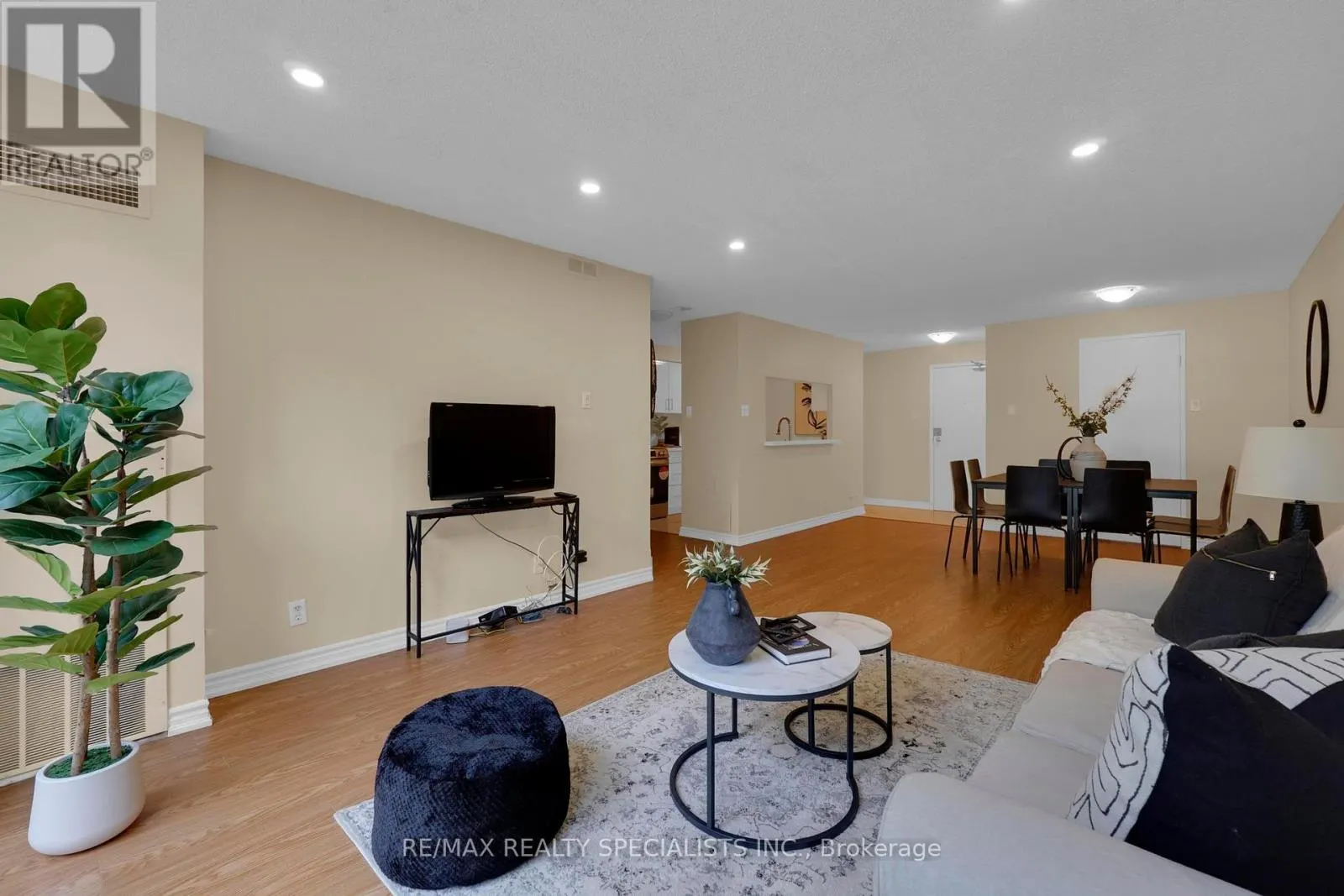 113 - 35 TRAILWOOD DRIVE