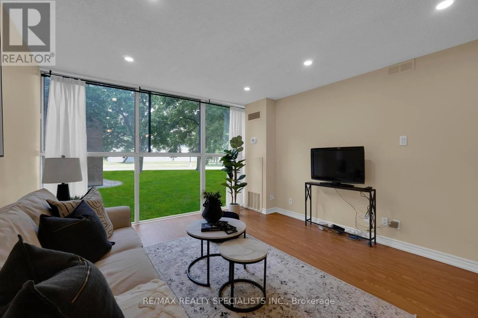 113 - 35 TRAILWOOD DRIVE