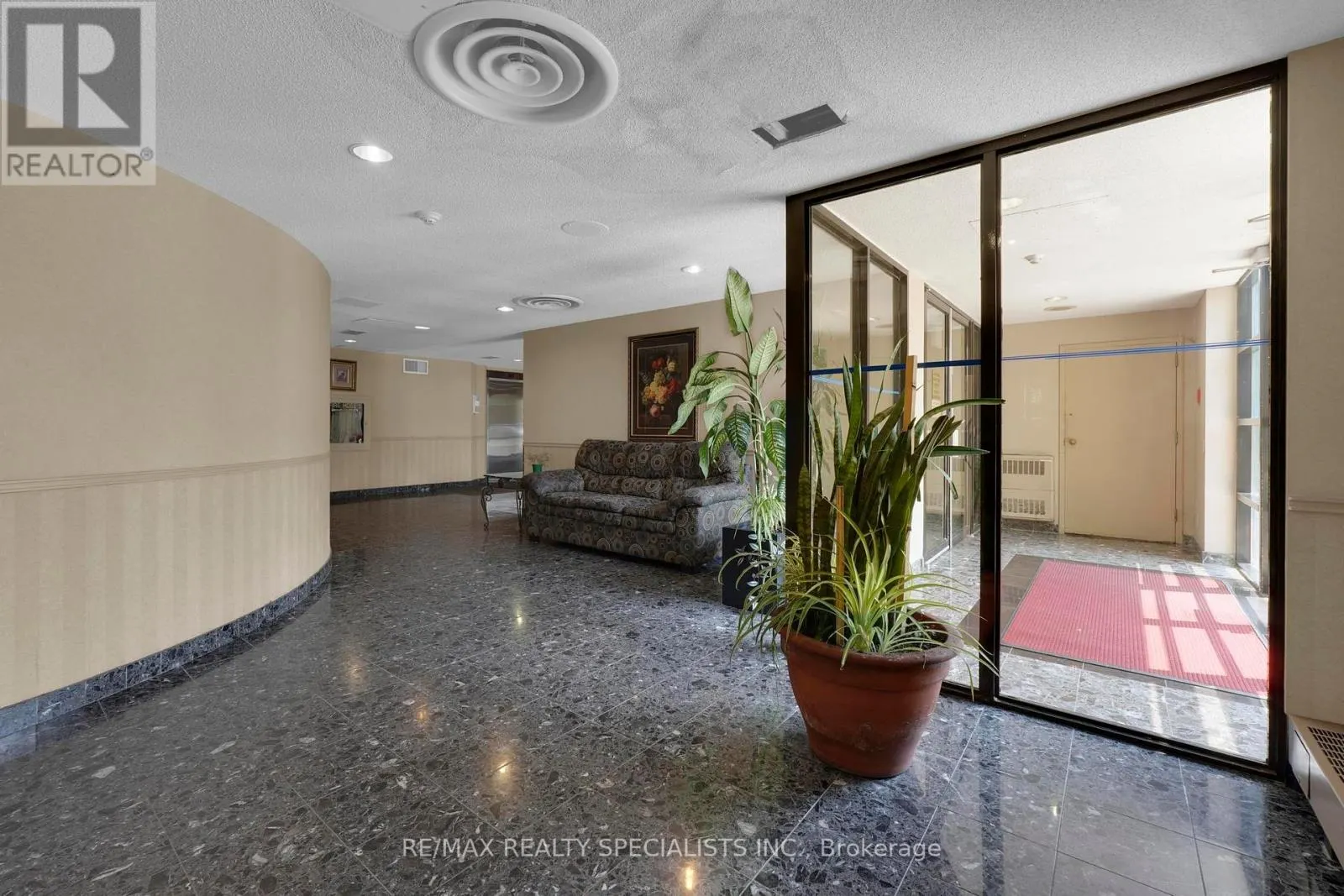 113 - 35 TRAILWOOD DRIVE
