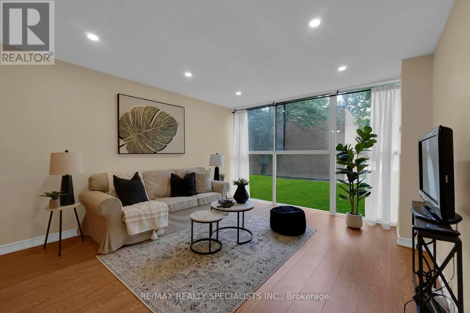 113 - 35 TRAILWOOD DRIVE