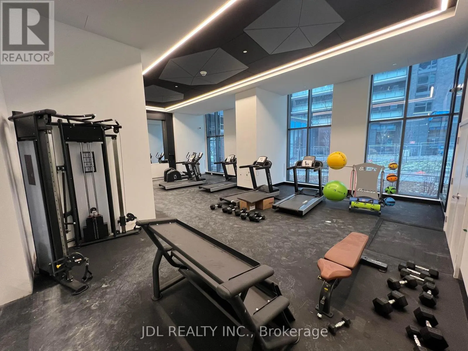 212 - 30 SAMUEL WOOD WAY