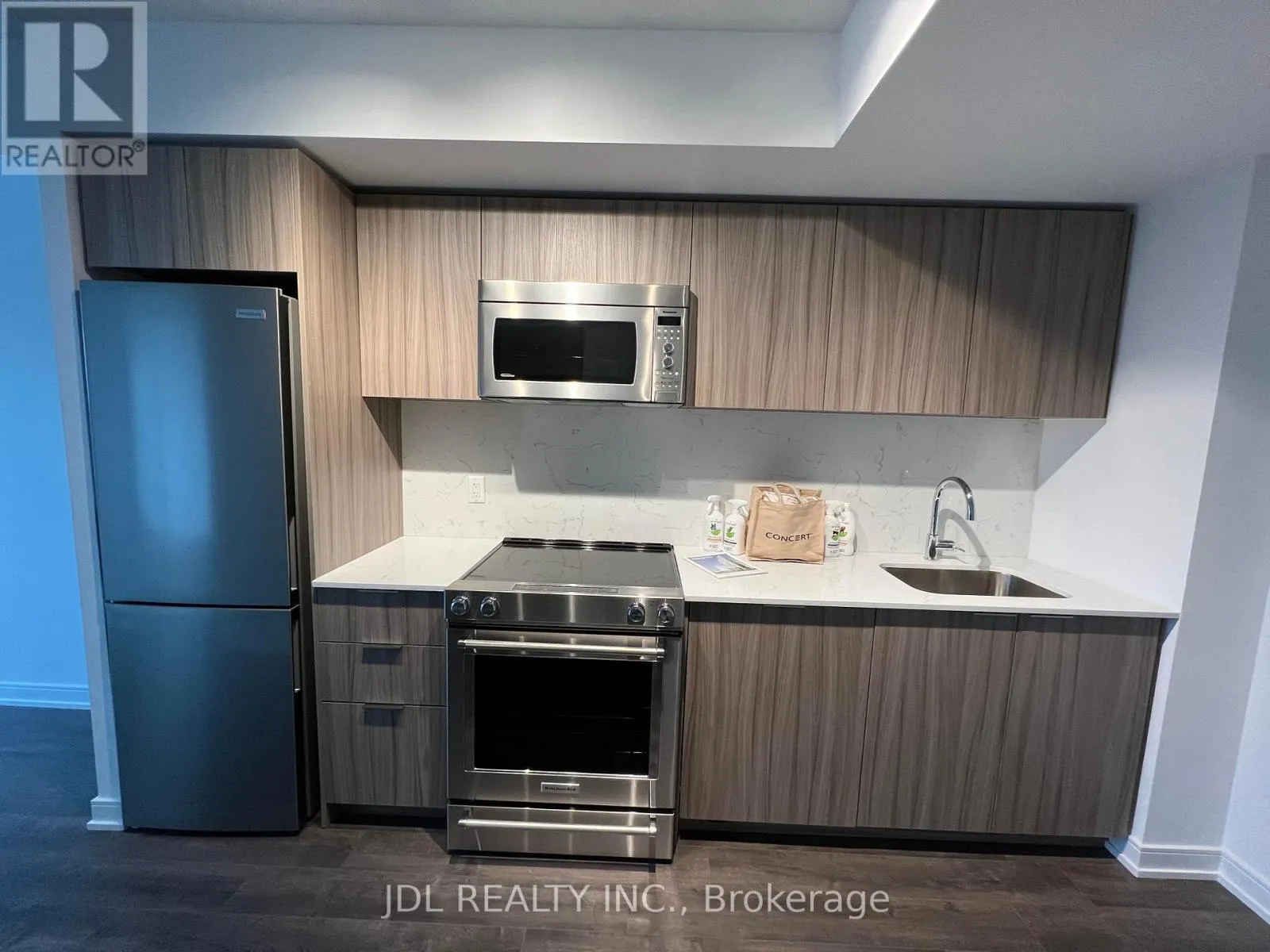 212 - 30 SAMUEL WOOD WAY