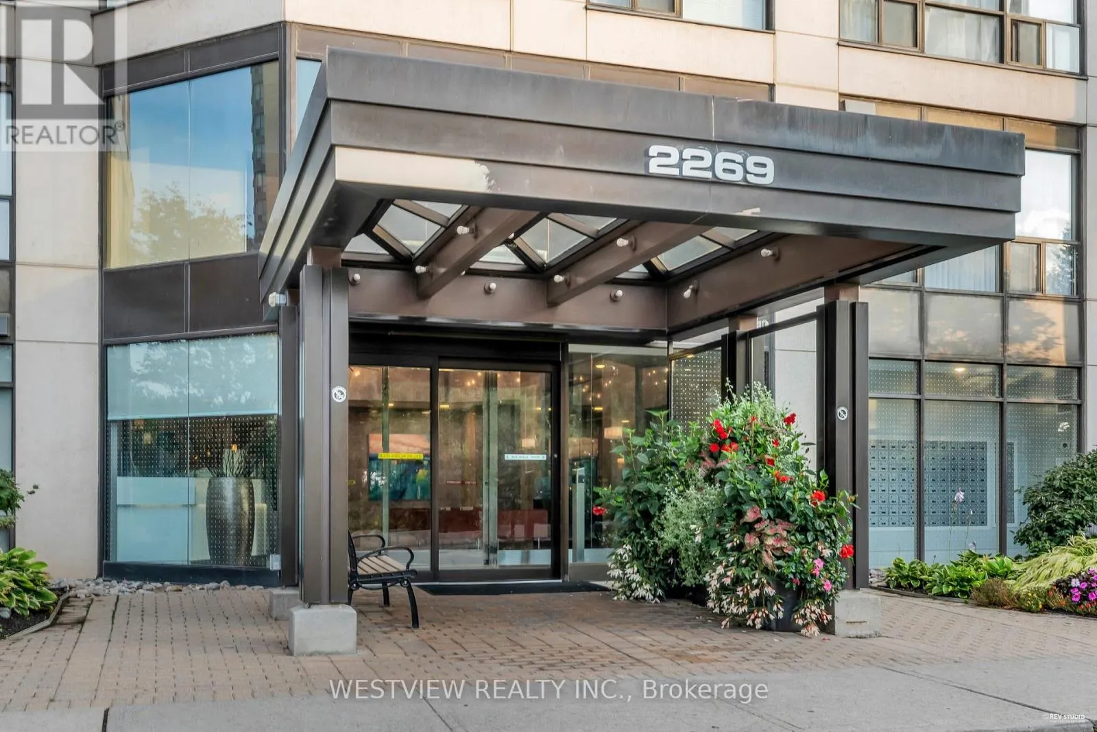 1002 - 2269 LAKE SHORE BOULEVARD W