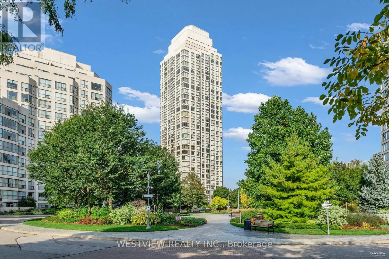 1002 - 2269 LAKE SHORE BOULEVARD W