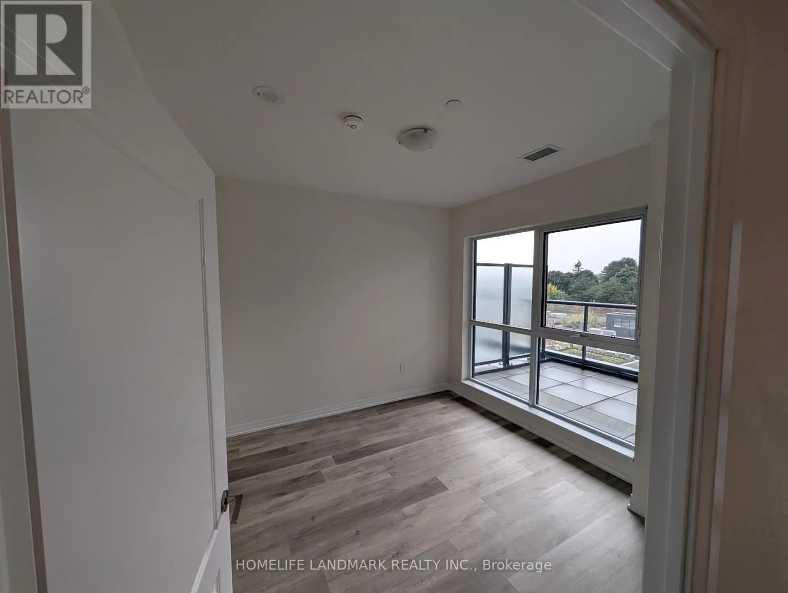 213 - 15 WATERGARDEN DRIVE
