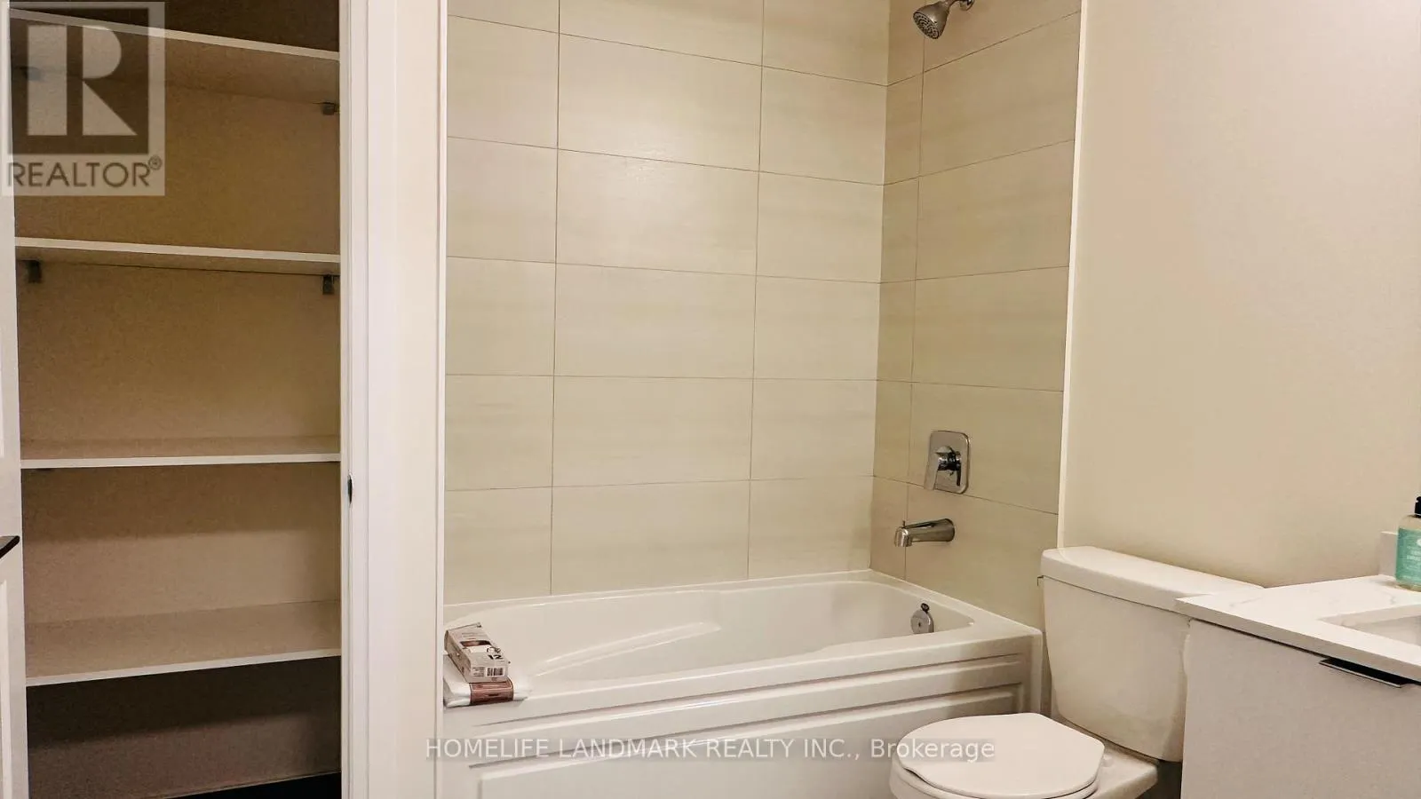 213 - 15 WATERGARDEN DRIVE