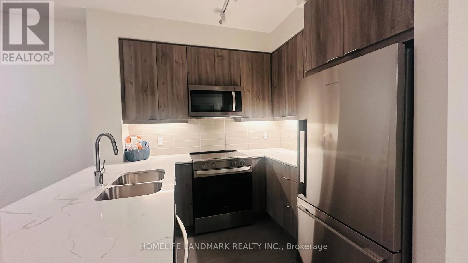 213 - 15 WATERGARDEN DRIVE