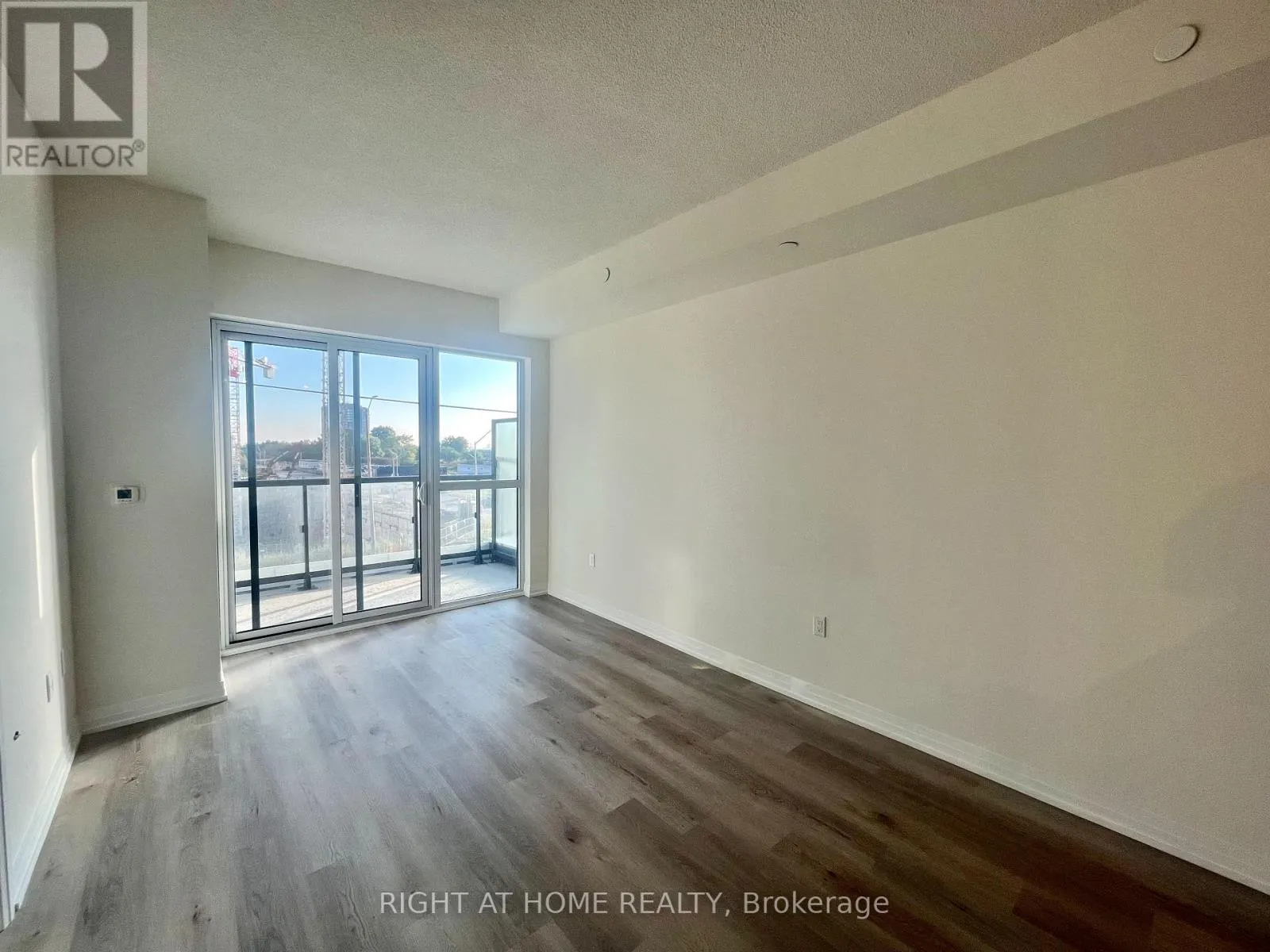 324 - 15 WATERGARDEN DRIVE