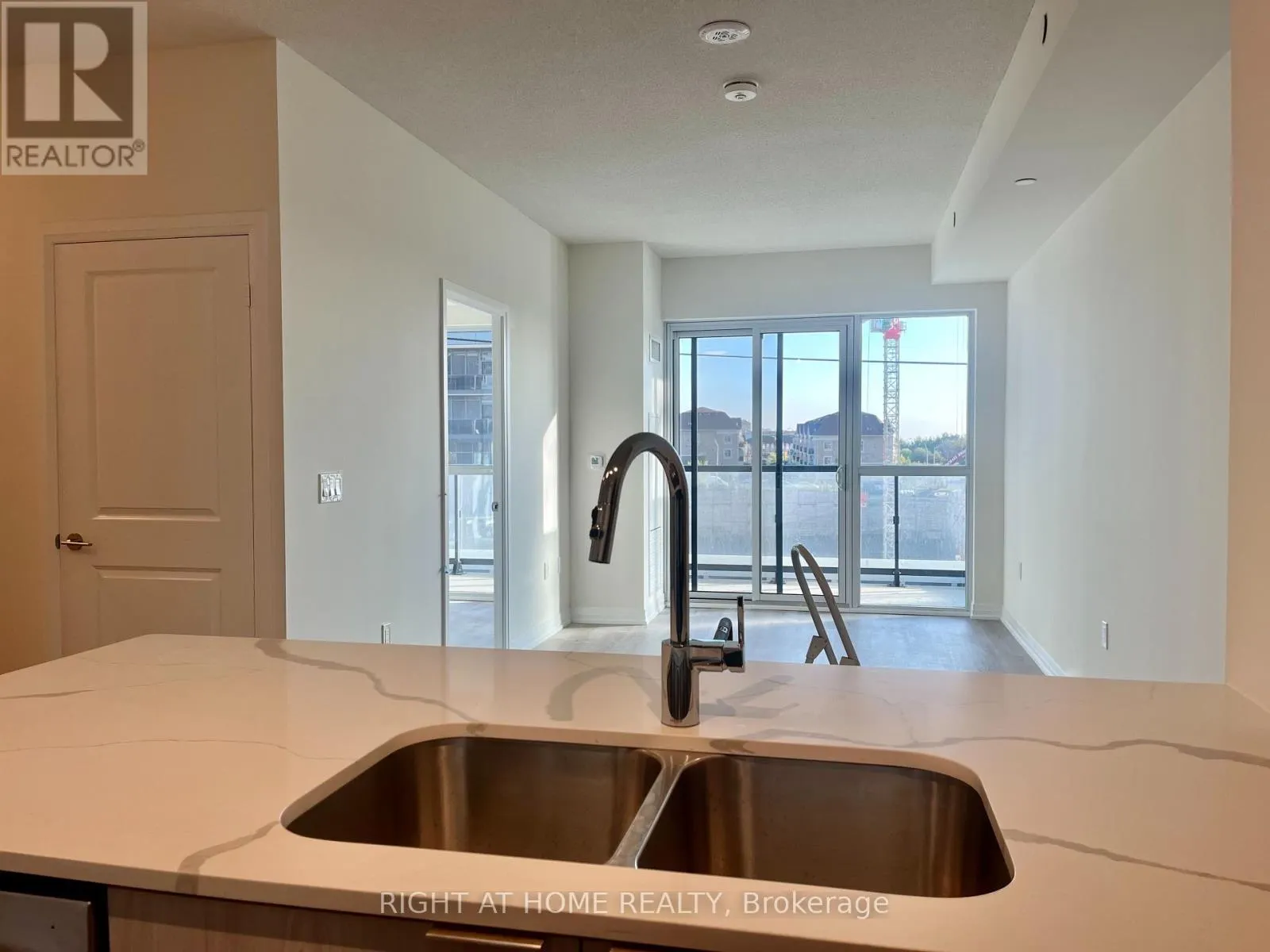 324 - 15 WATERGARDEN DRIVE
