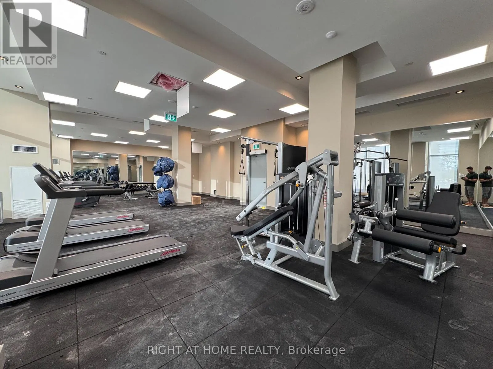 324 - 15 WATERGARDEN DRIVE