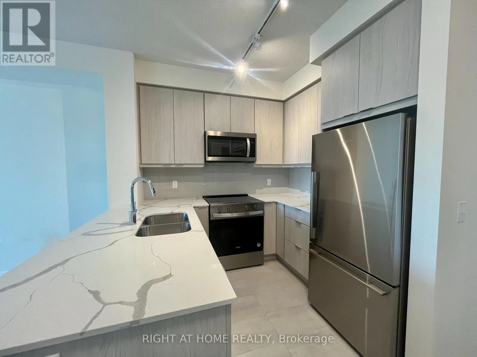 324 - 15 WATERGARDEN DRIVE