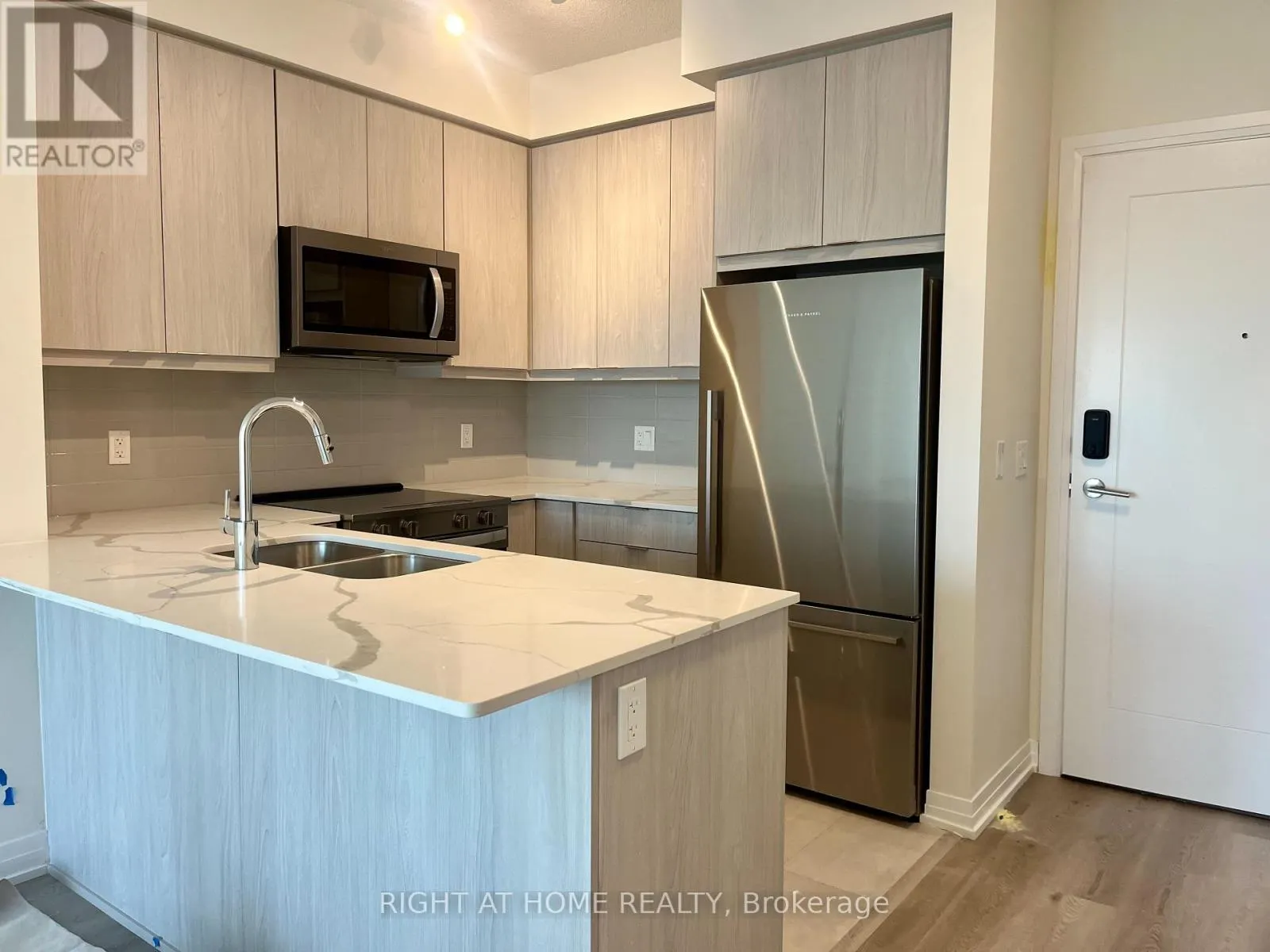 324 - 15 WATERGARDEN DRIVE