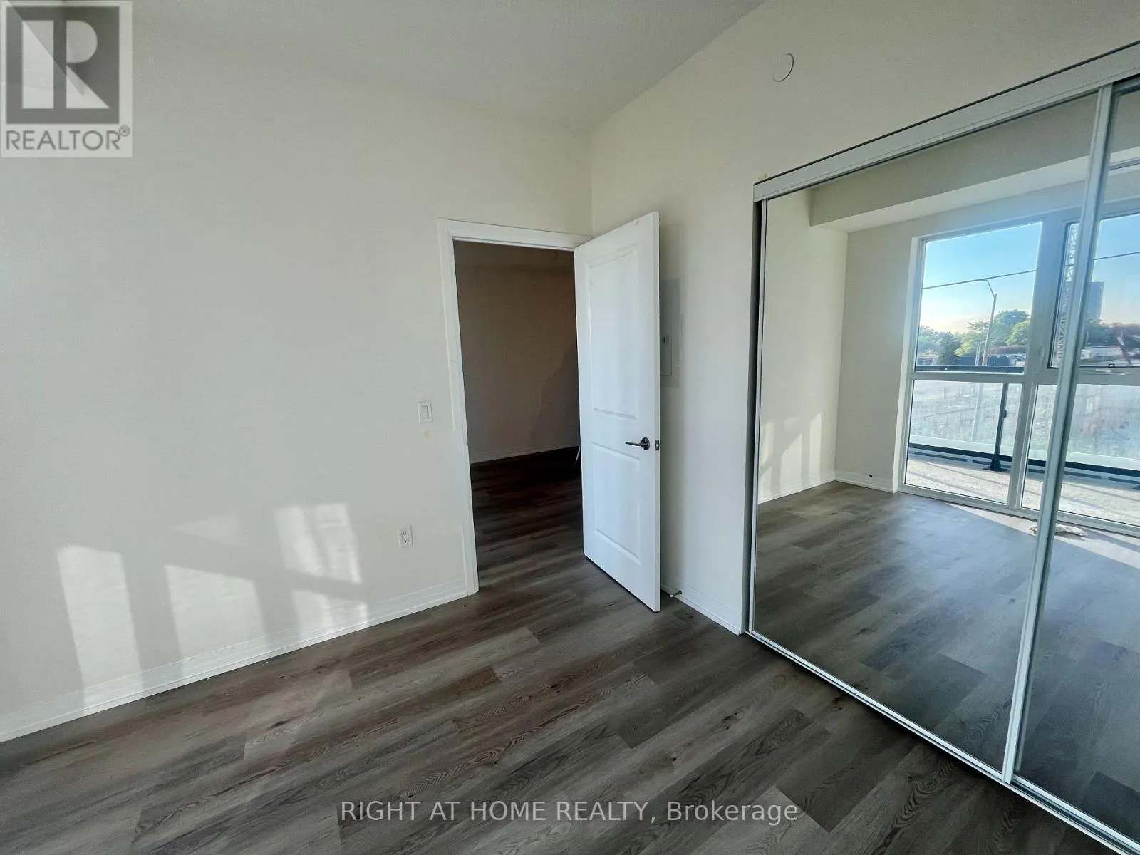 324 - 15 WATERGARDEN DRIVE