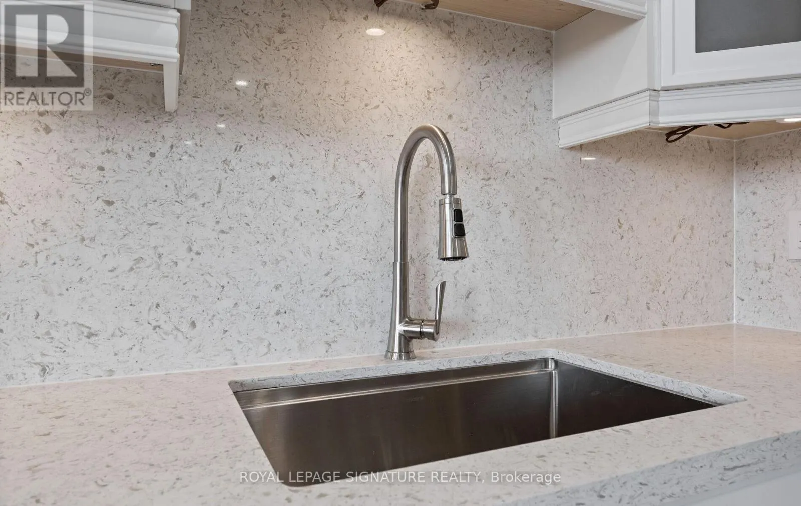 1005 - 2301 DERRY ROAD W