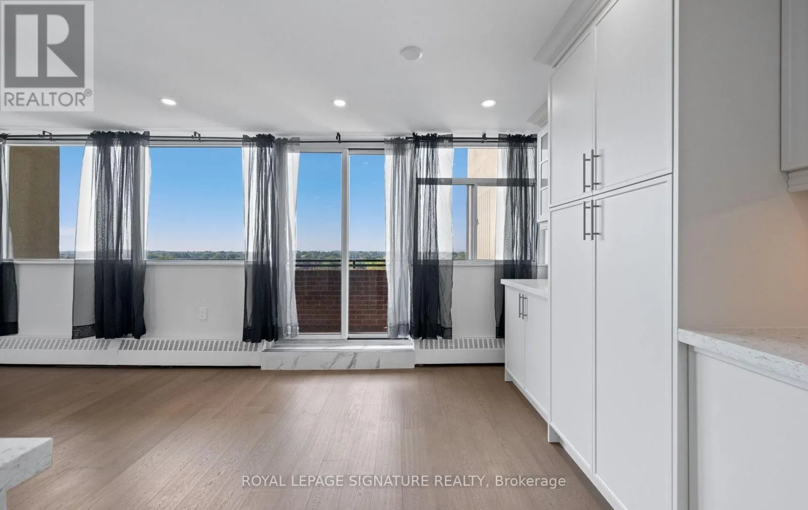 1005 - 2301 DERRY ROAD W
