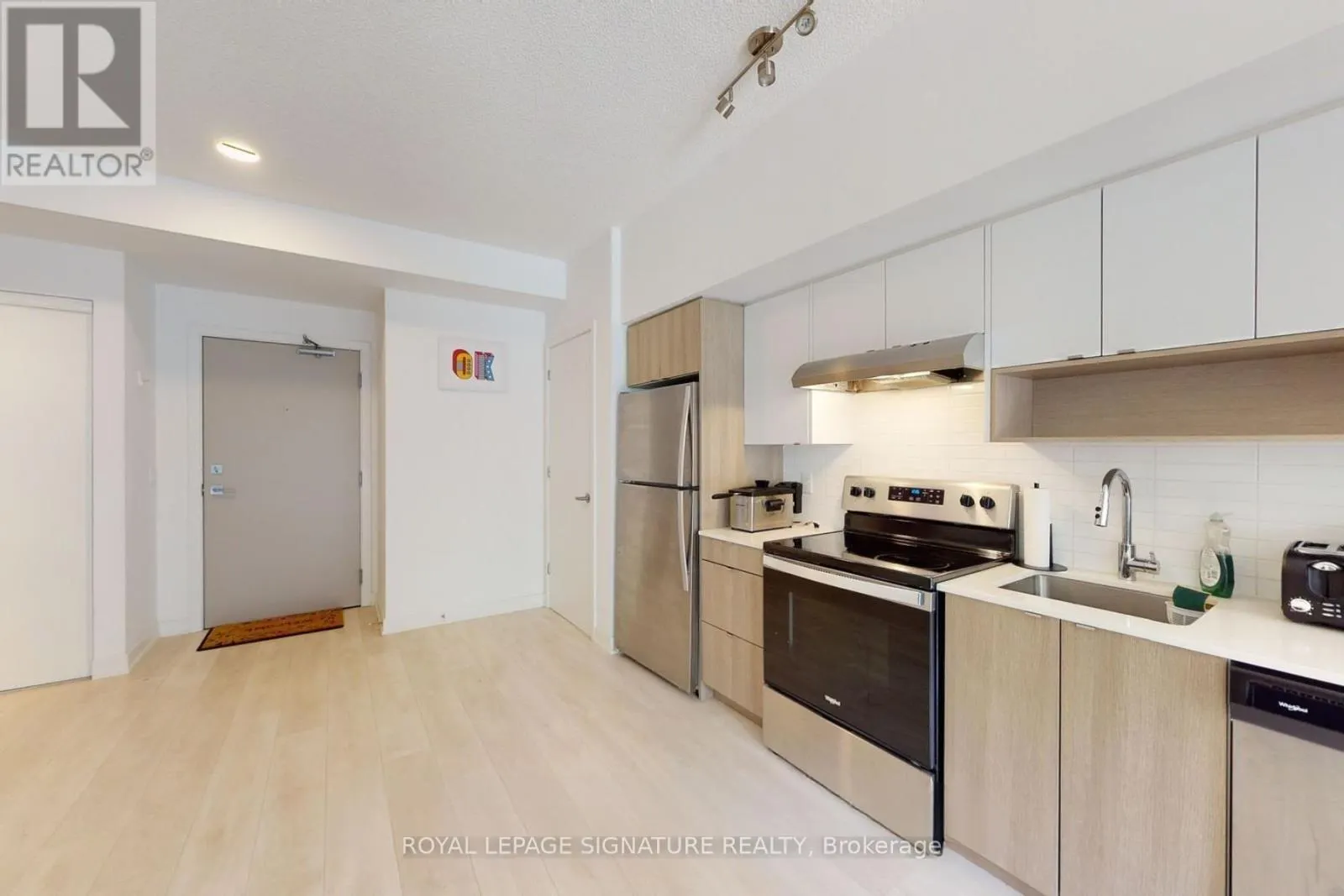 B126 - 1119 COOKE BOULEVARD