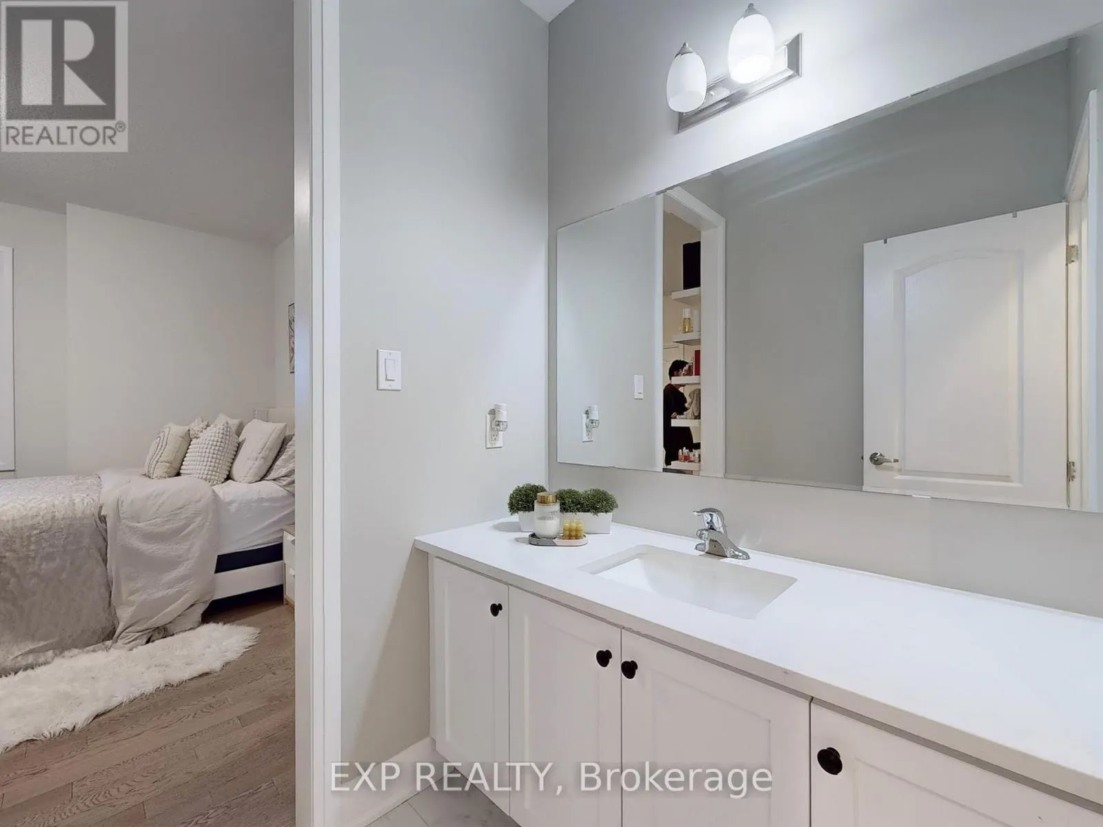 59 LIPSCOTT DRIVE