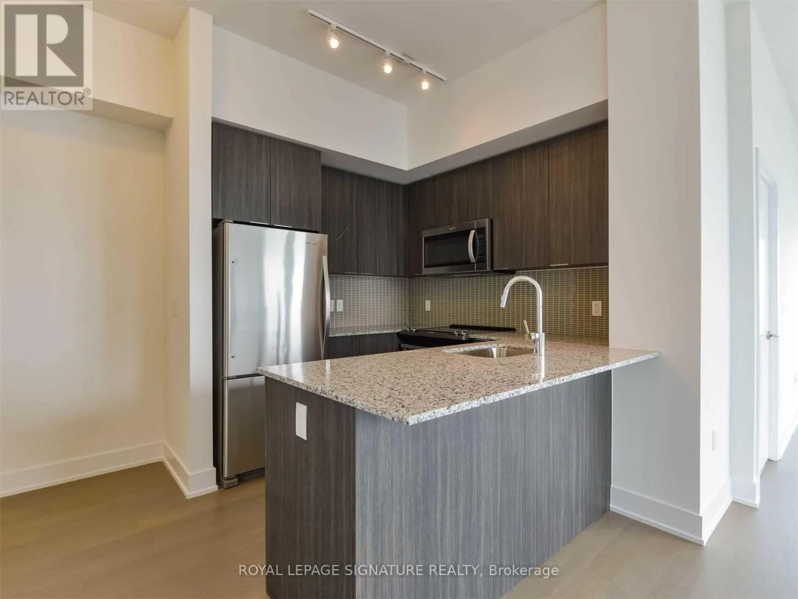 5505 - 30 SHORE BREEZE DRIVE