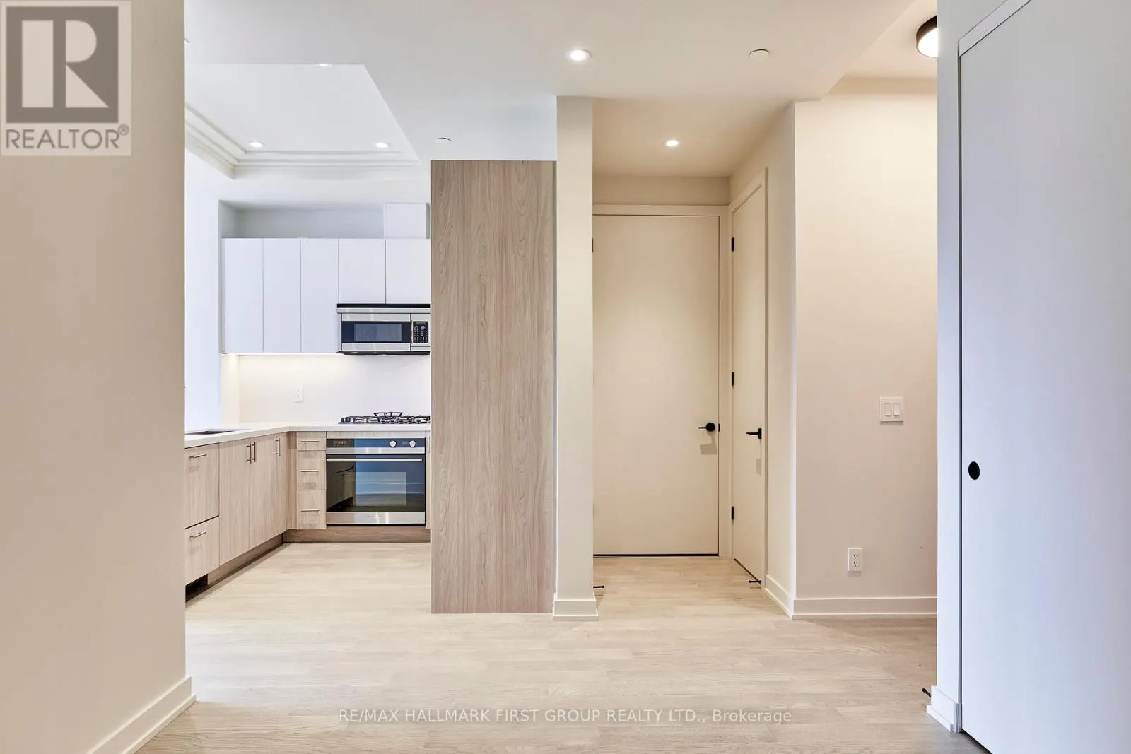 407 - 123 MAURICE DRIVE