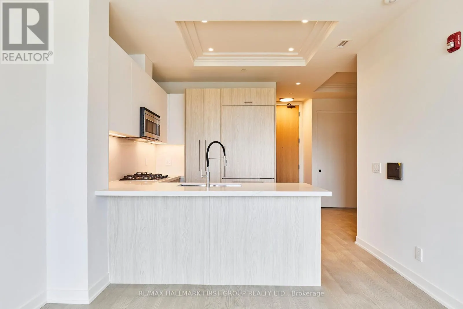 407 - 123 MAURICE DRIVE
