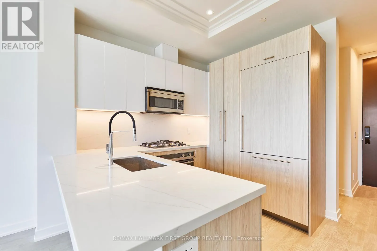 407 - 123 MAURICE DRIVE