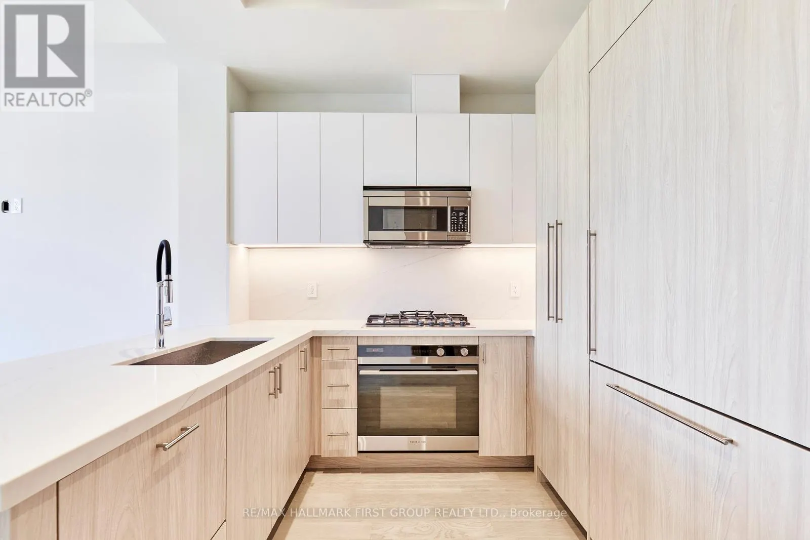 407 - 123 MAURICE DRIVE