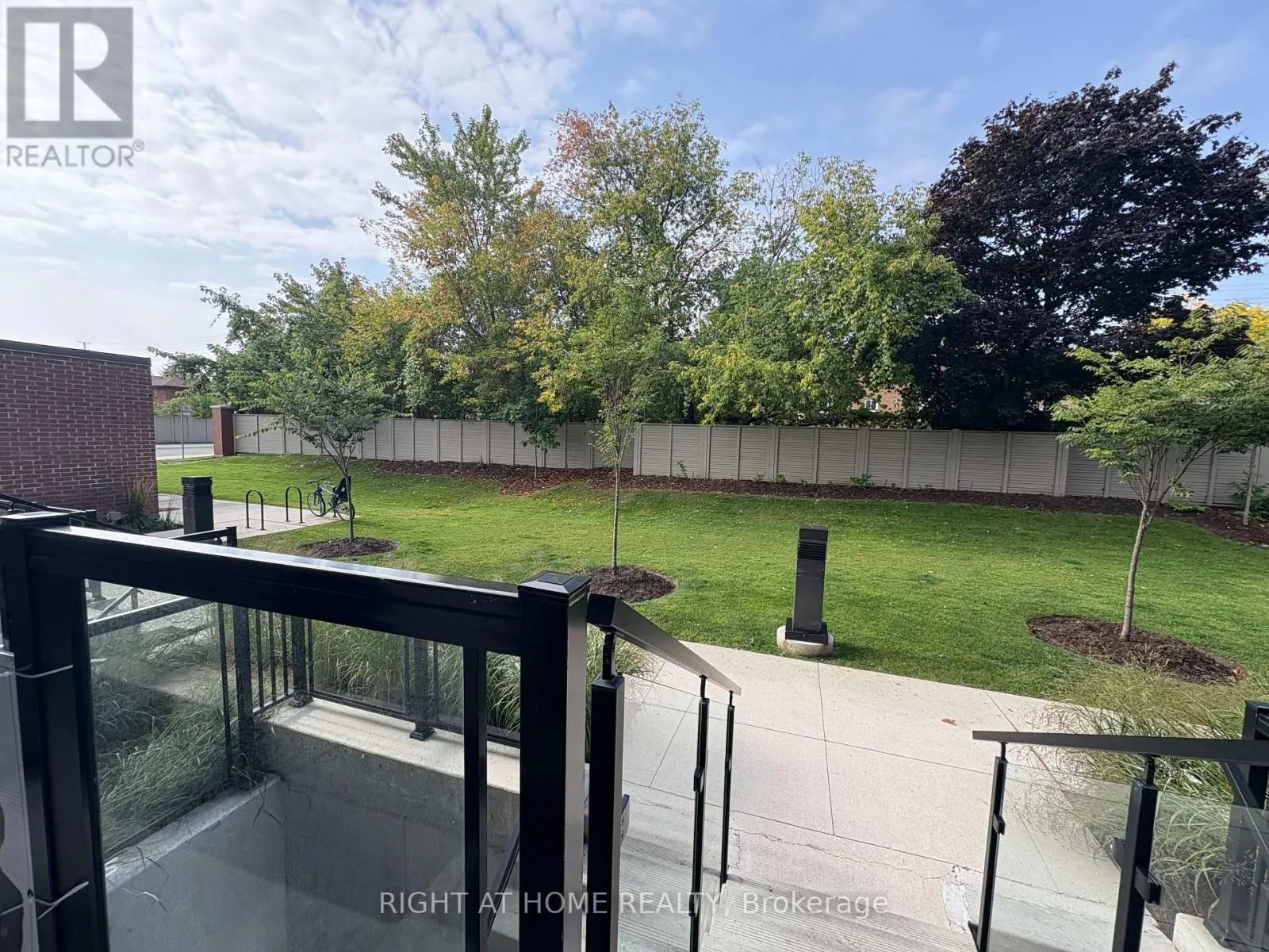 211 - 1085 DOUGLAS MCCURDY COMMON