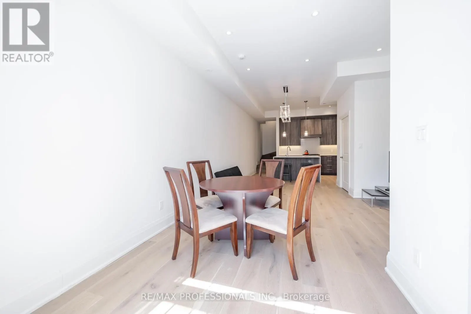 2 - 95 BROOKFIELD ROAD