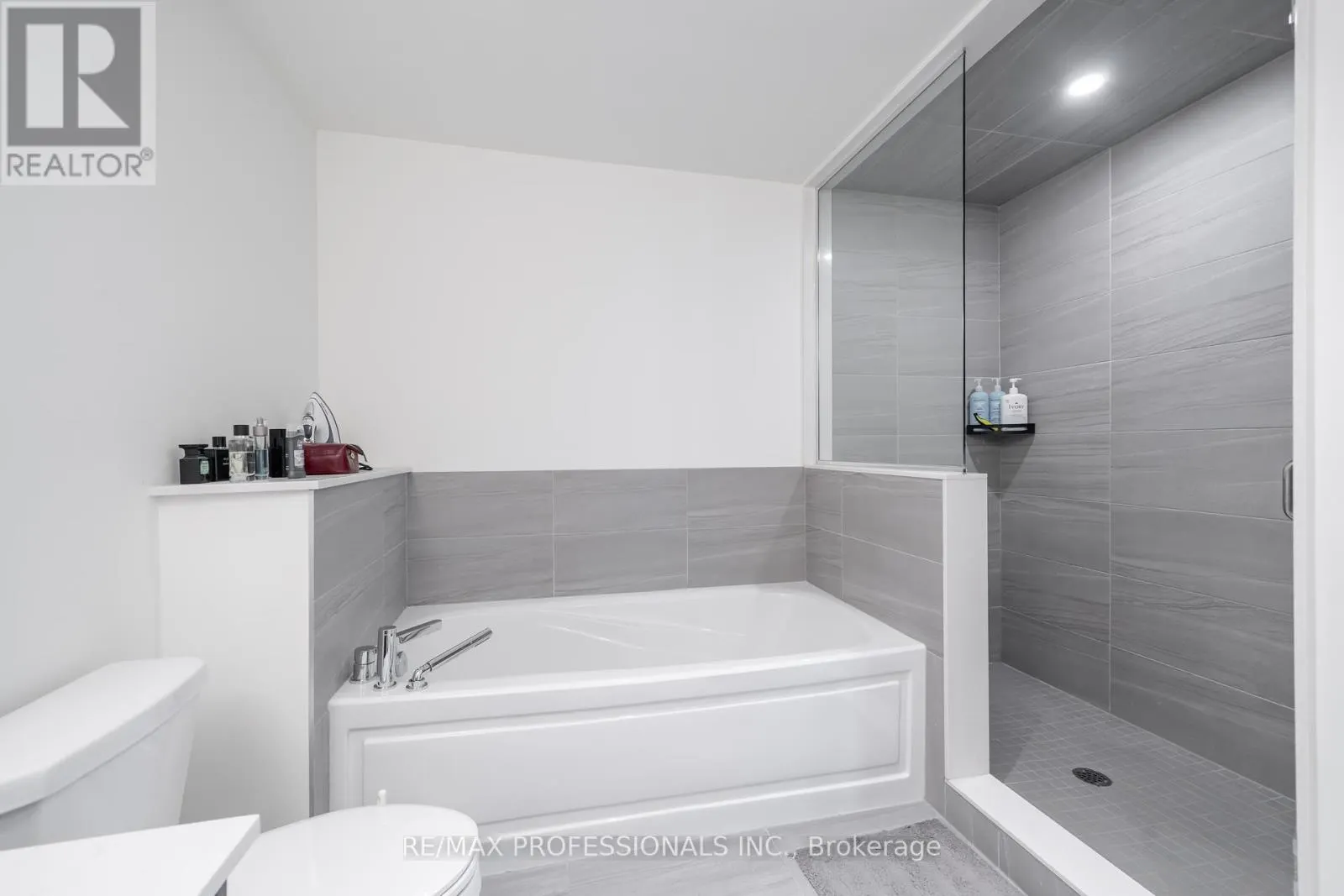 2 - 95 BROOKFIELD ROAD