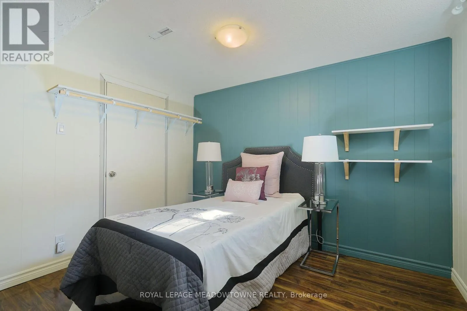 272 ORIOLE COURT