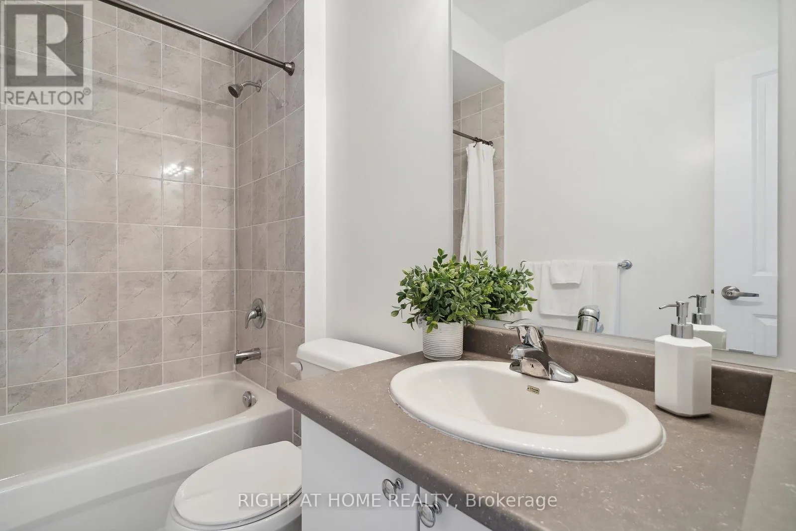 2495 LITTLEFIELD CRESCENT