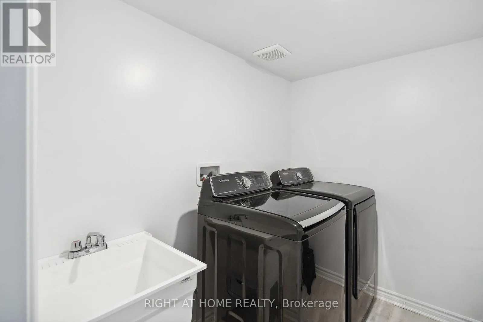 2495 LITTLEFIELD CRESCENT
