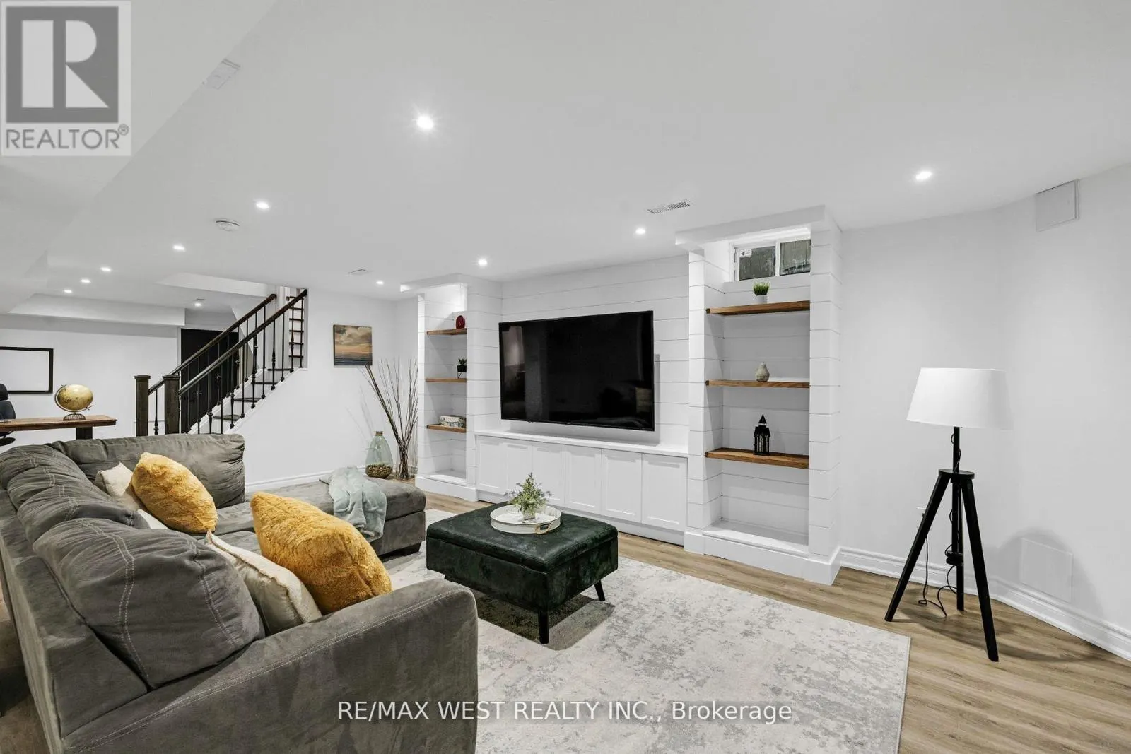 43 WAKELY BOULEVARD