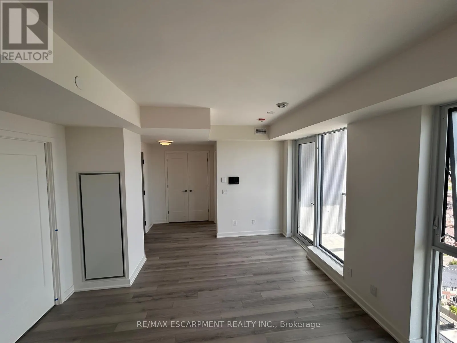 1808 - 3079 TRAFALGAR ROAD