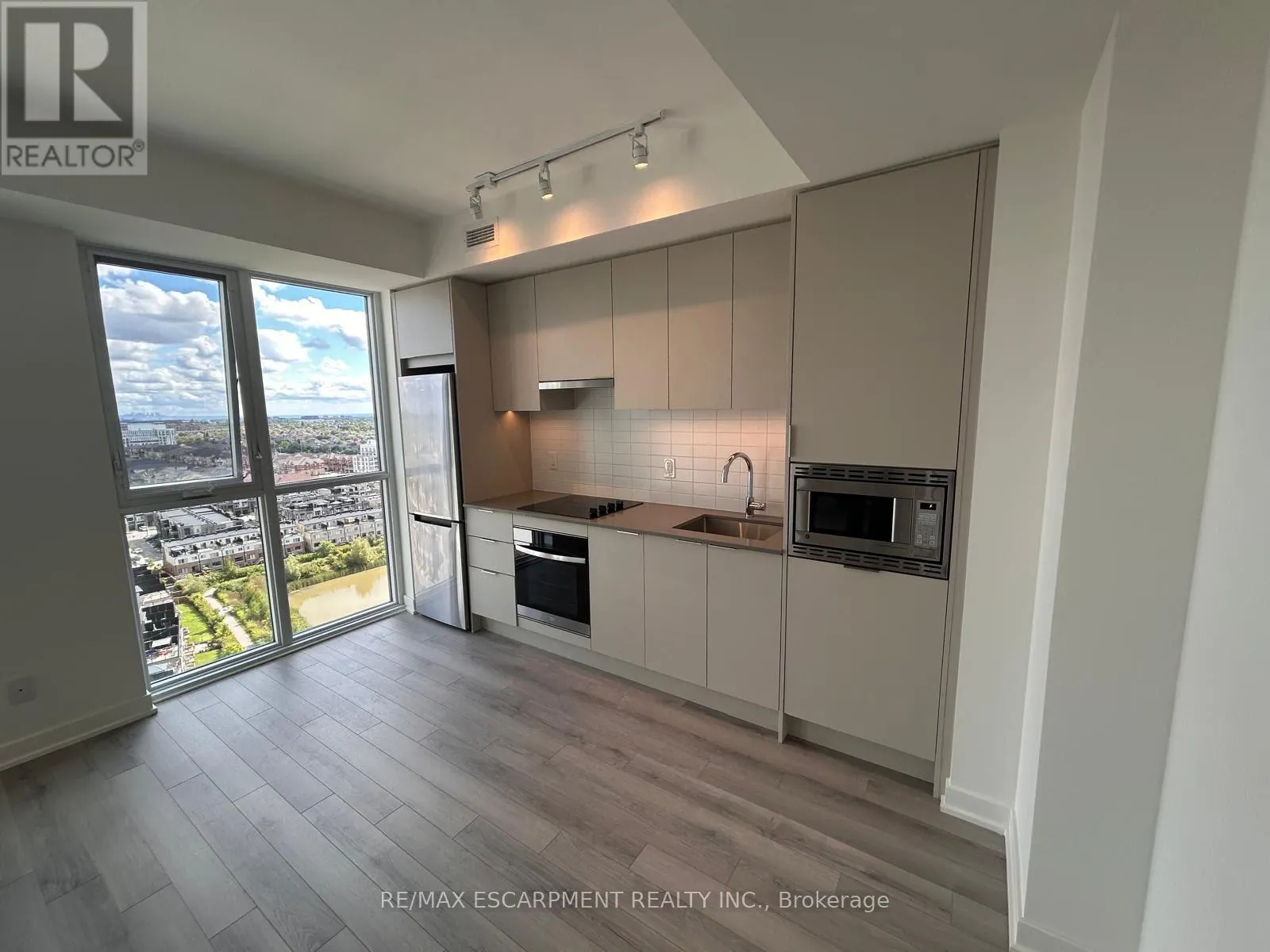 1808 - 3079 TRAFALGAR ROAD