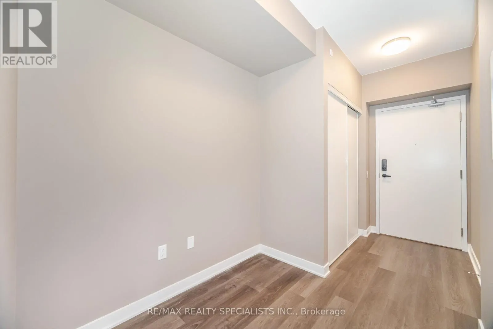 701 - 3900 CONFEDERATION PARKWAY