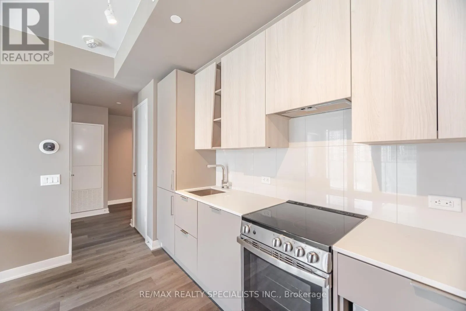701 - 3900 CONFEDERATION PARKWAY