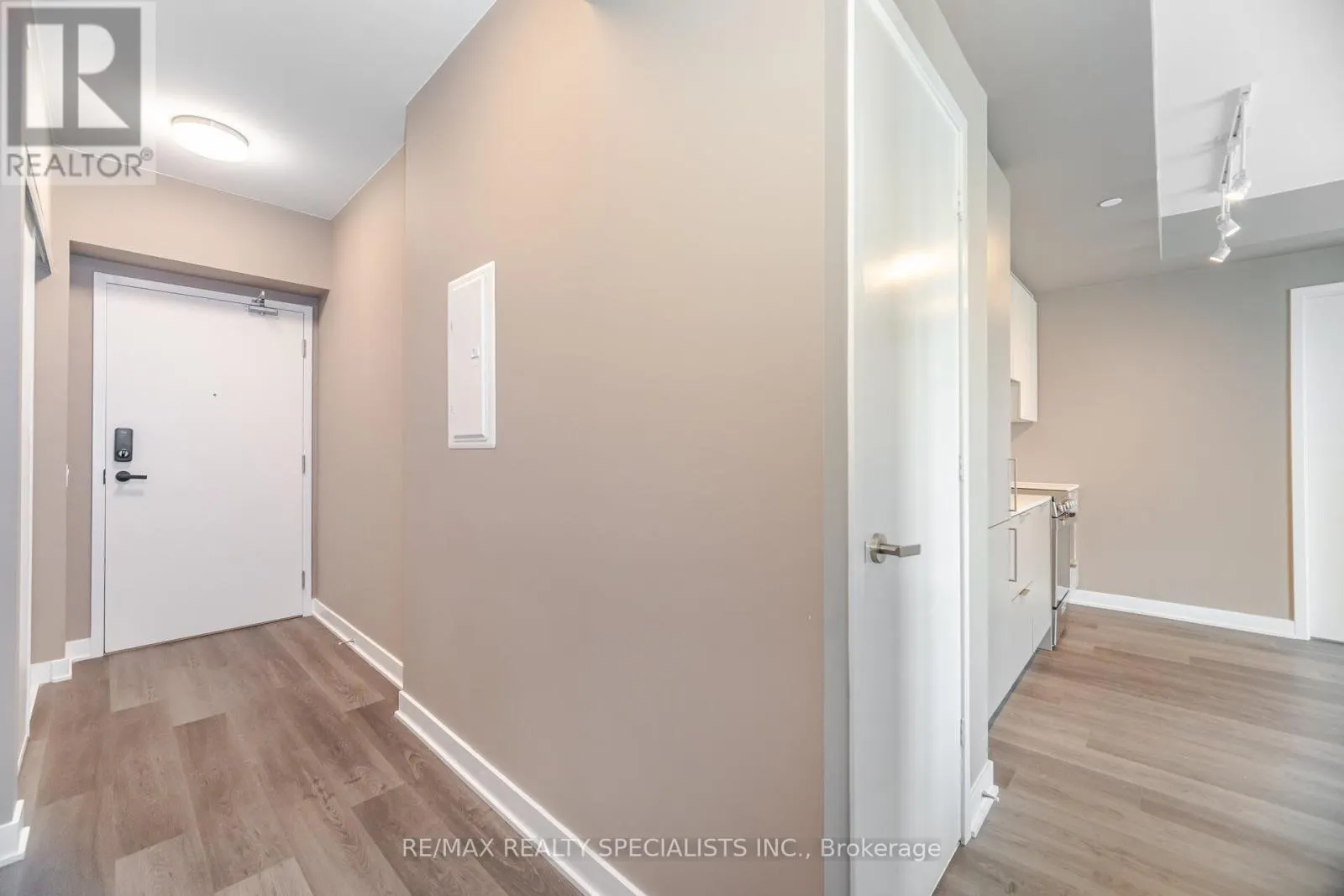 701 - 3900 CONFEDERATION PARKWAY