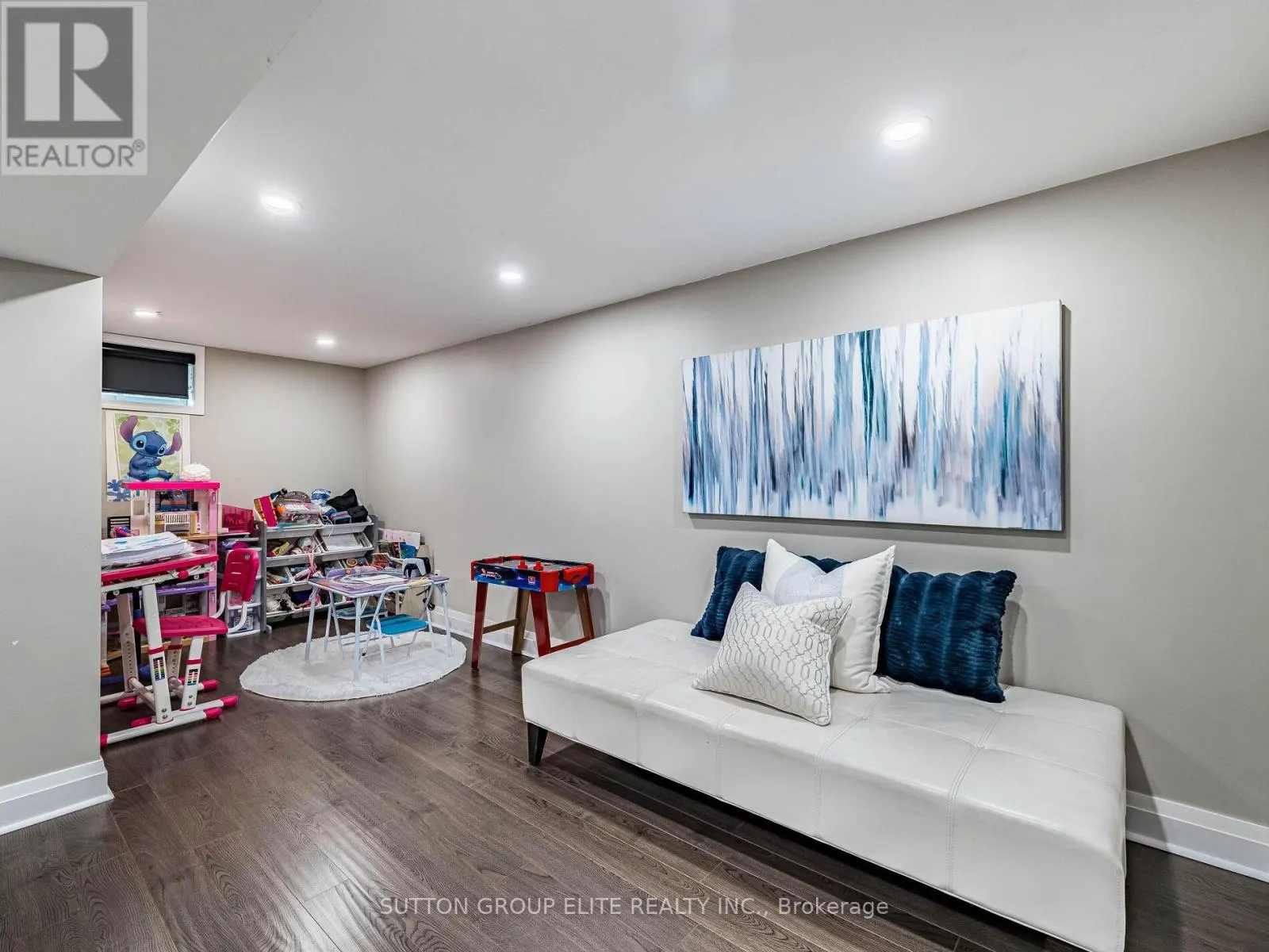107 MARTHA STREET N
