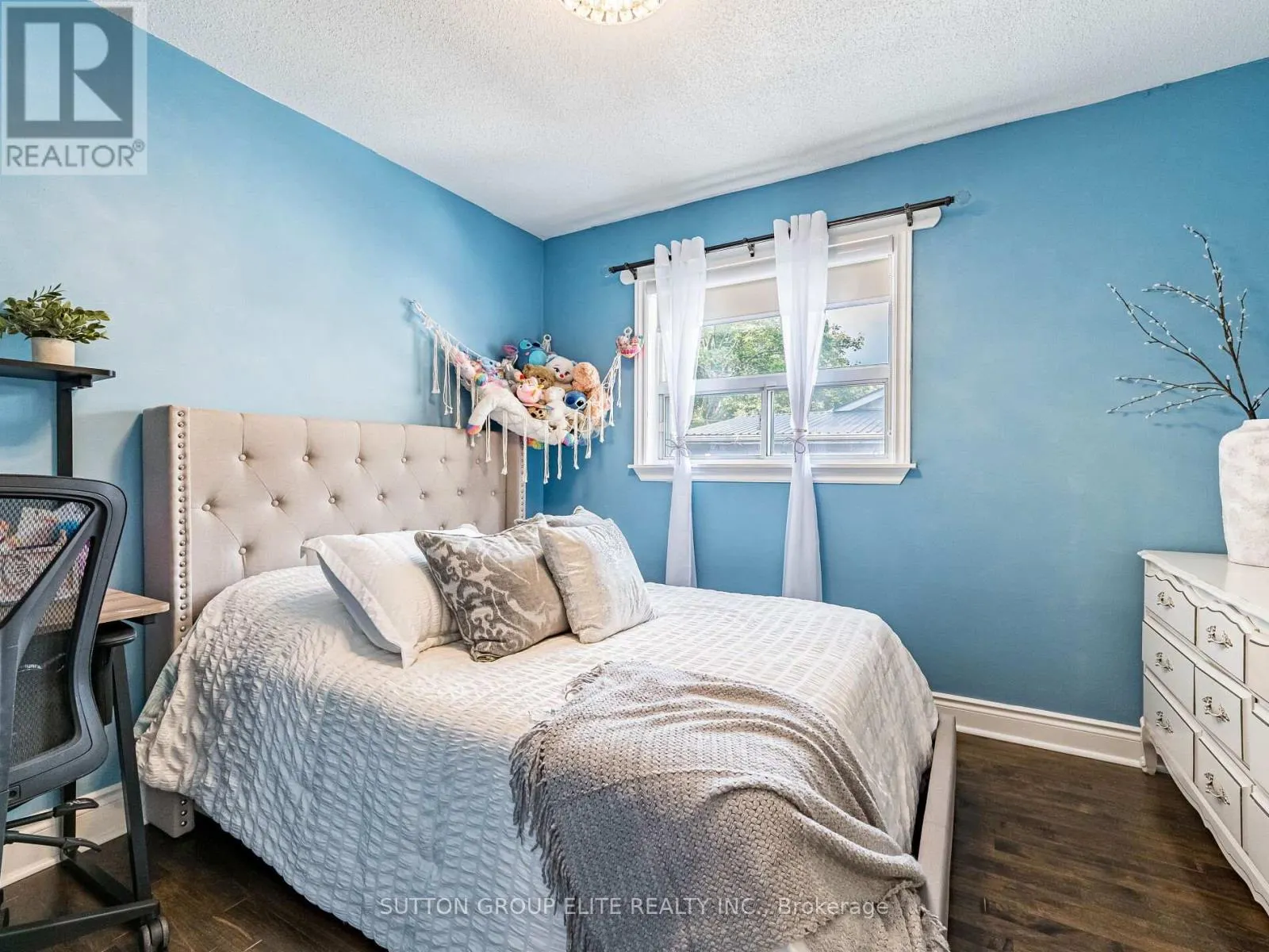 107 MARTHA STREET N