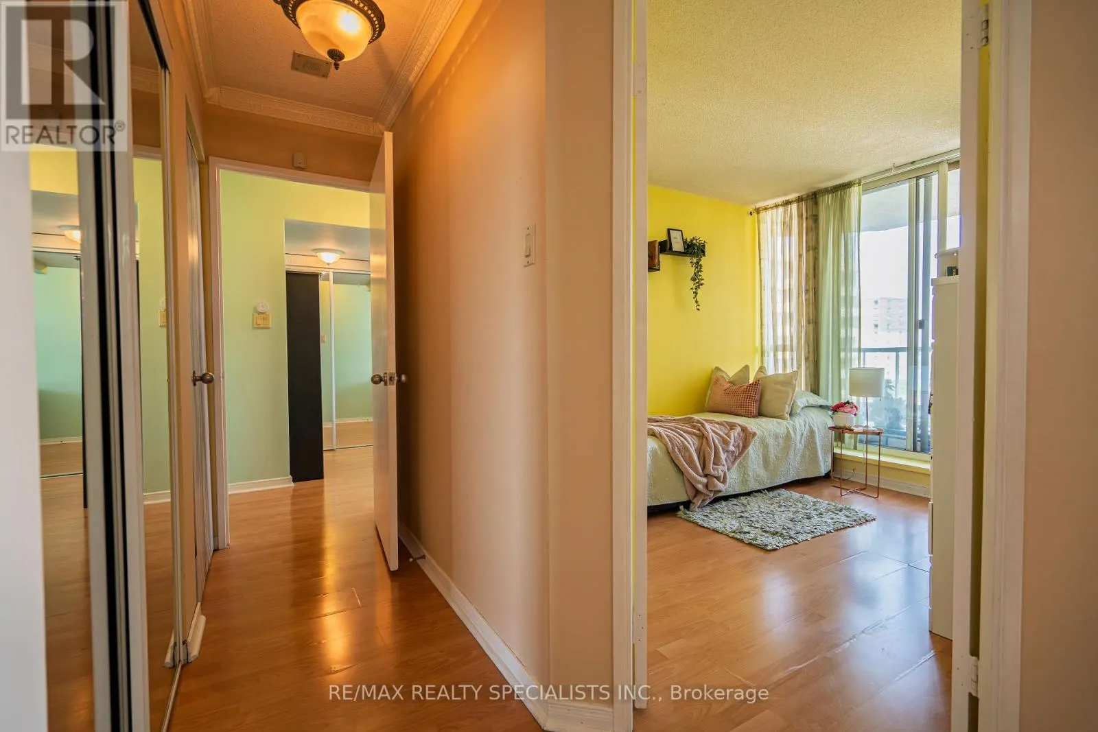 703 - 75 KING STREET E
