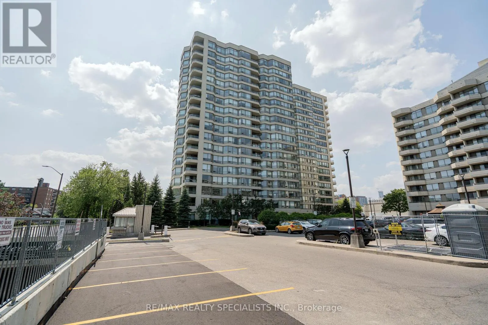 703 - 75 KING STREET E