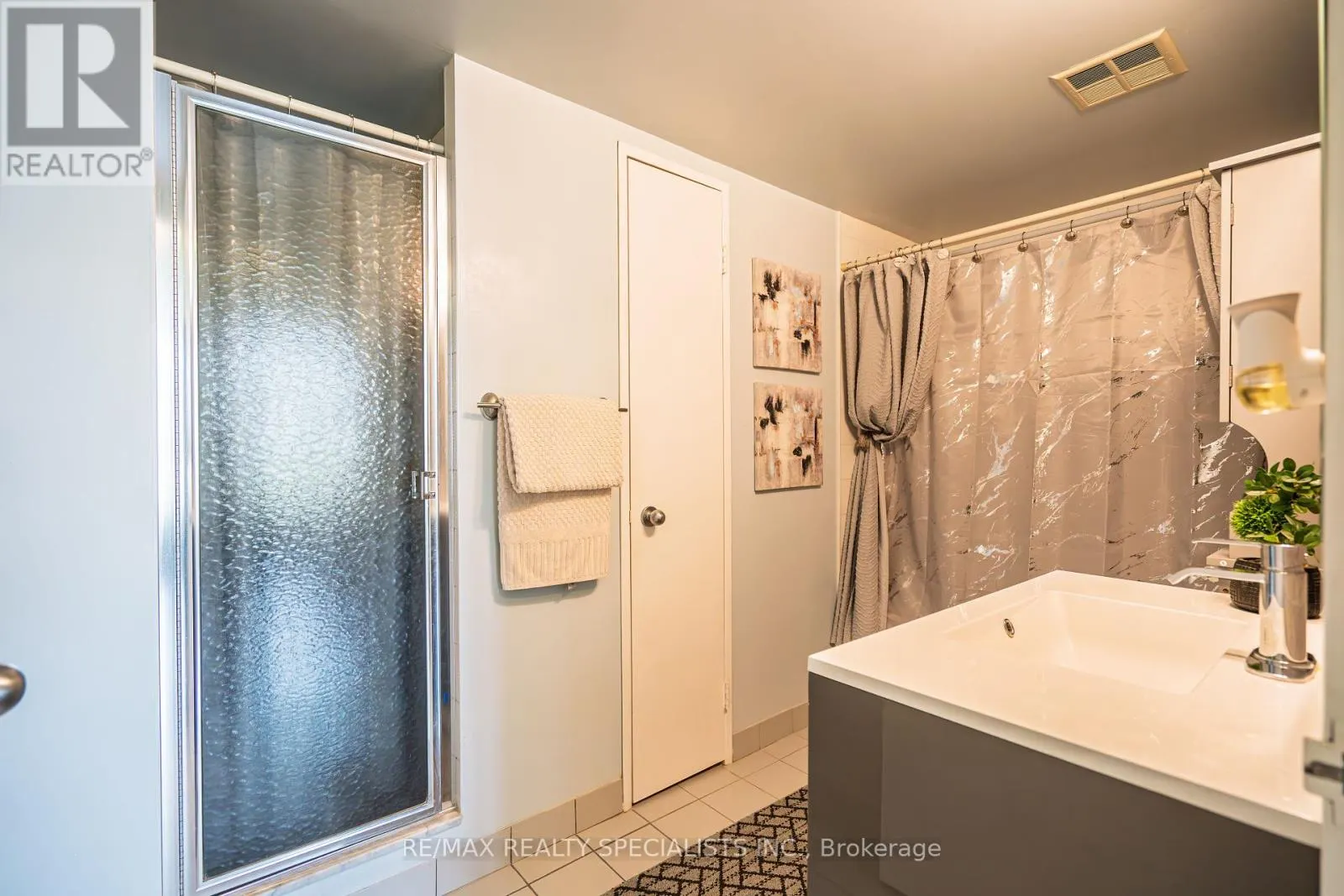 703 - 75 KING STREET E