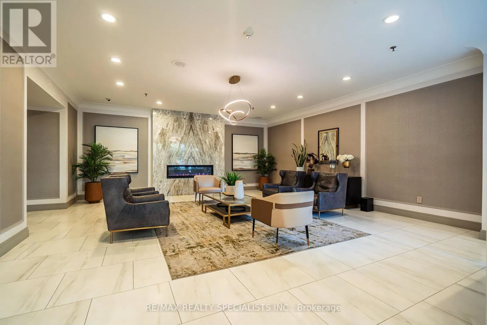 703 - 75 KING STREET E