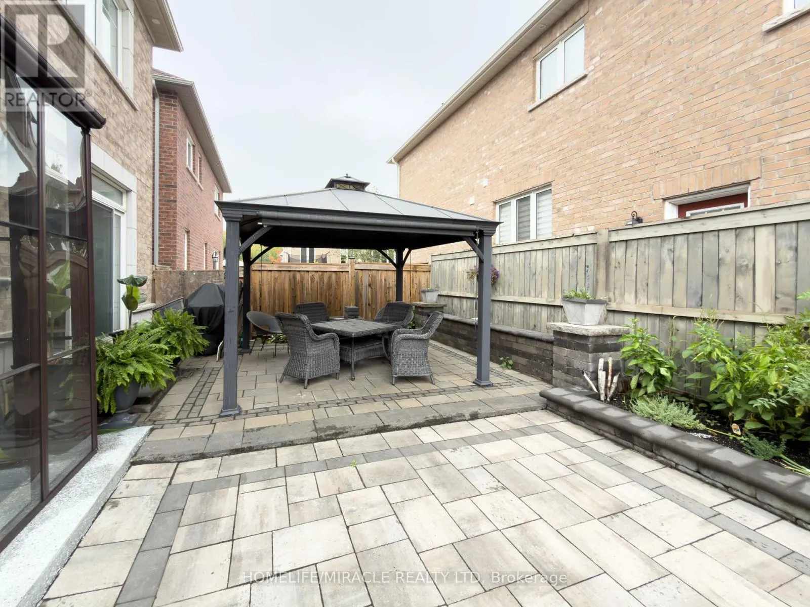 404 QUEEN MARY DRIVE