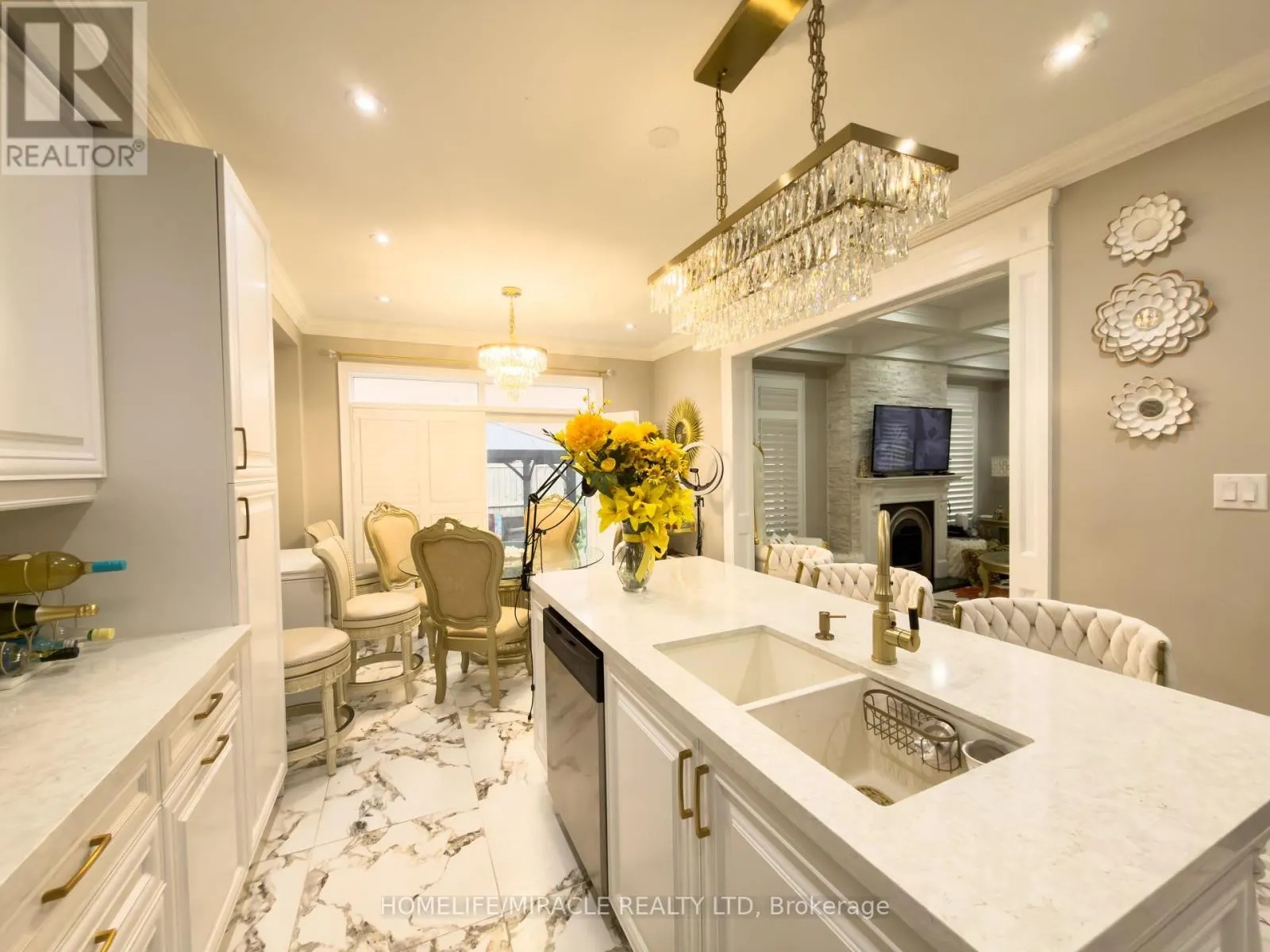 404 QUEEN MARY DRIVE