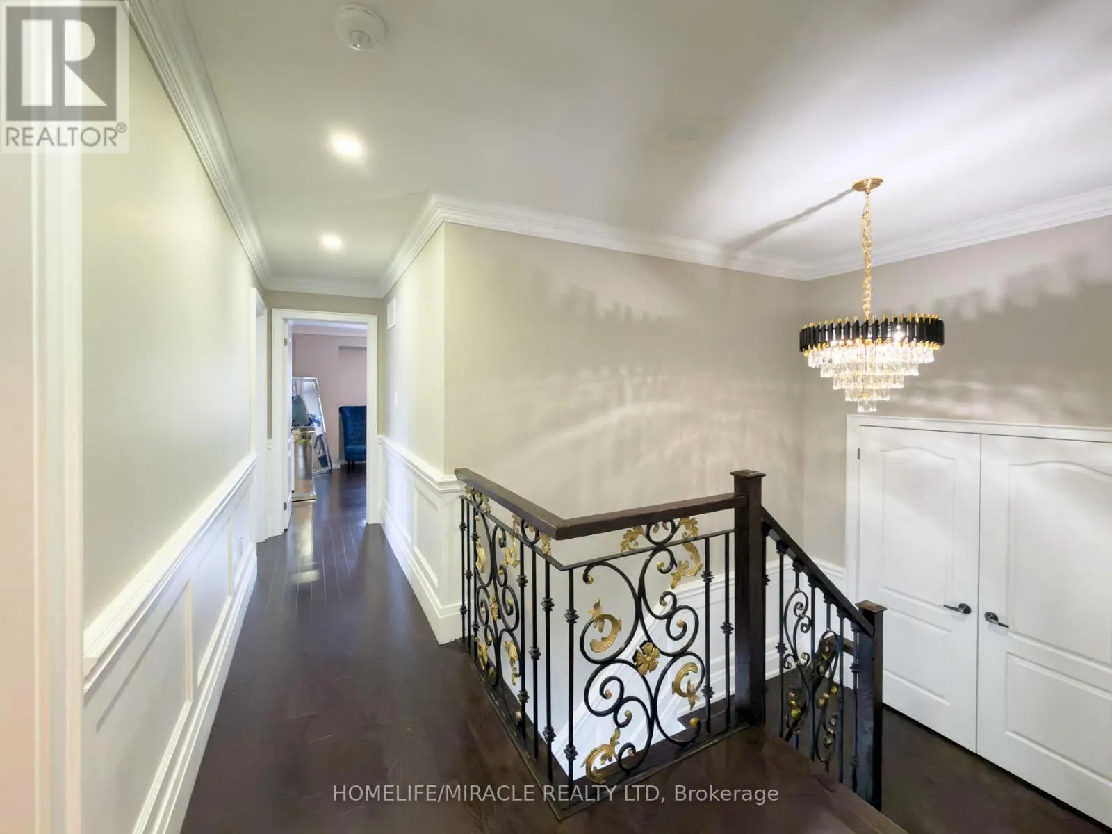 404 QUEEN MARY DRIVE